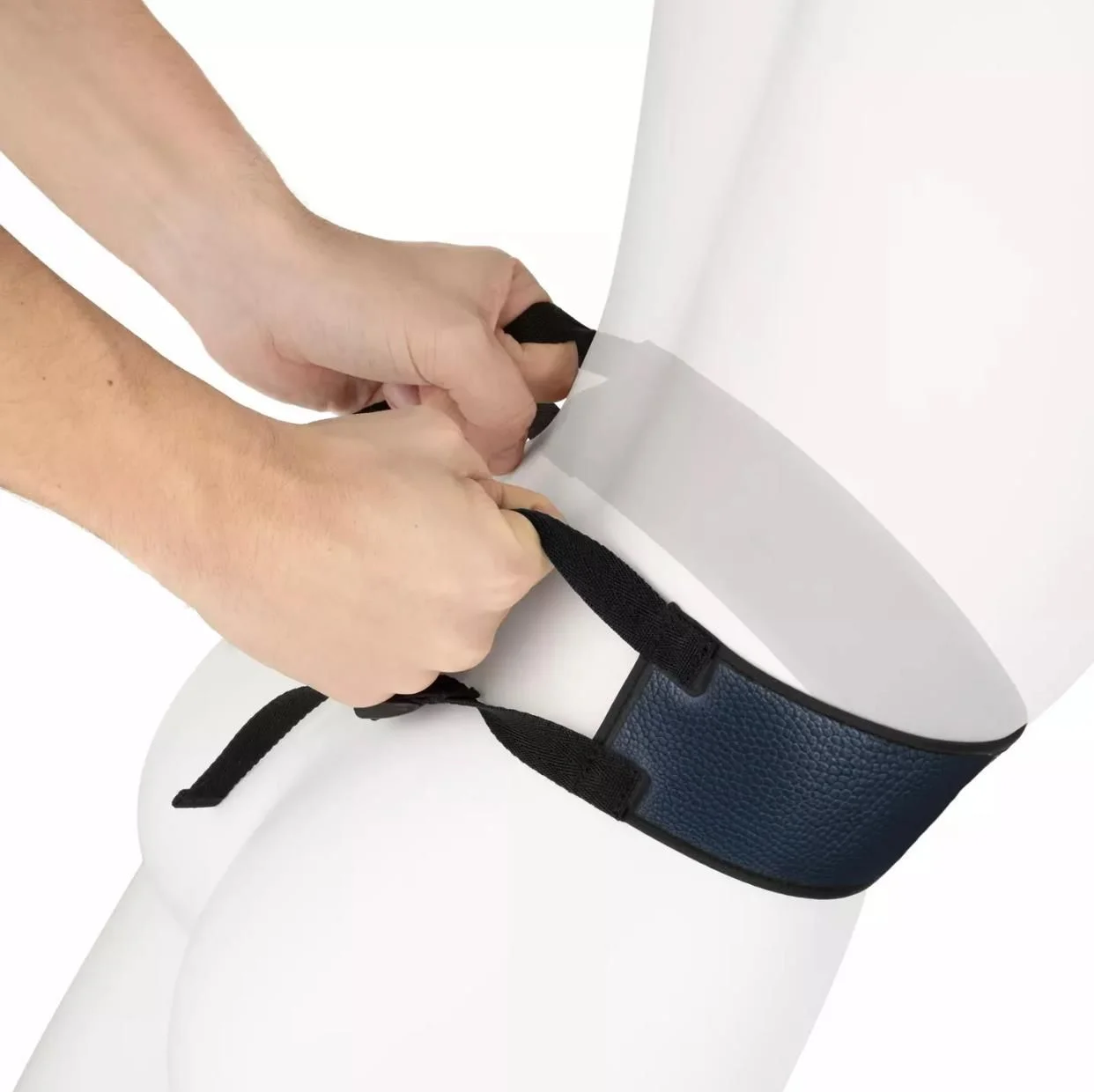 AMORELIE Kink – Clutch Me Cuff – Zwart